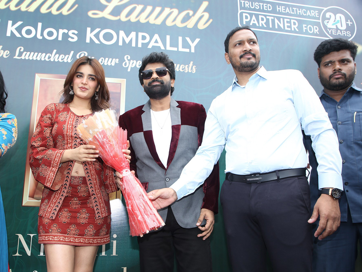 Actress Nidhhi Agerwal at Hyderabad Viral Photos23