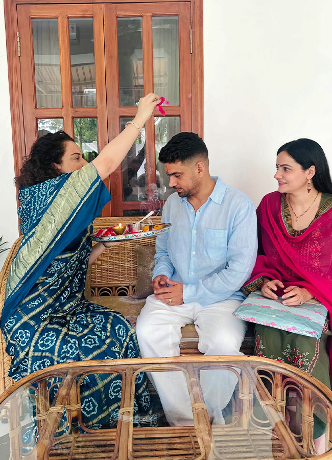 Bollywood Actress Kangana Ranaut Celebrates Raksha Bandhan Photos10