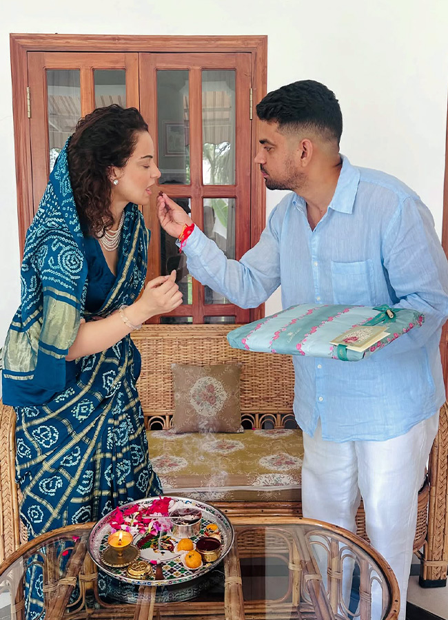 Bollywood Actress Kangana Ranaut Celebrates Raksha Bandhan Photos11