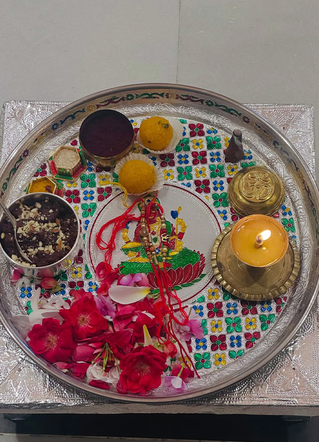 Bollywood Actress Kangana Ranaut Celebrates Raksha Bandhan Photos12