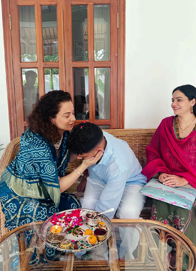 Bollywood Actress Kangana Ranaut Celebrates Raksha Bandhan Photos8