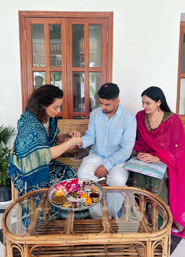 Bollywood Actress Kangana Ranaut Celebrates Raksha Bandhan Photos9
