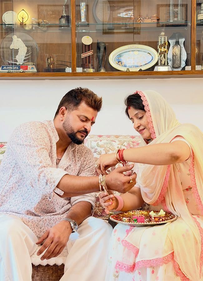 Raksha Bandhan Special: Celebrities Tied Rakhi Photos19