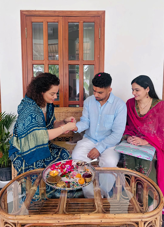 Raksha Bandhan Special: Celebrities Tied Rakhi Photos13