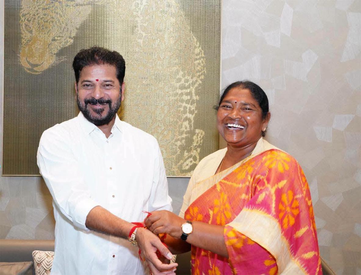 Raksha Bandhan Special: Celebrities Tied Rakhi Photos14