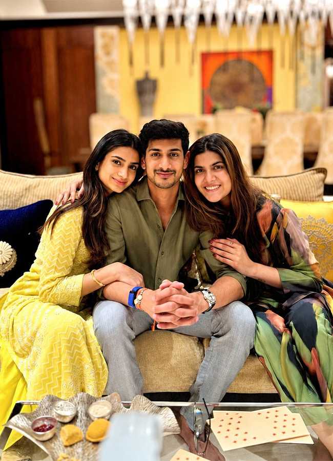 Raksha Bandhan Special: Celebrities Tied Rakhi Photos16