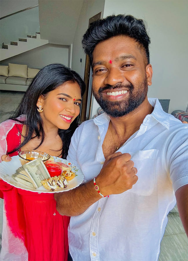 Raksha Bandhan Special: Celebrities Tied Rakhi Photos3