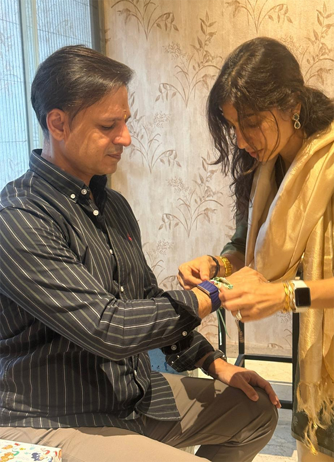 Raksha Bandhan Special: Celebrities Tied Rakhi Photos5