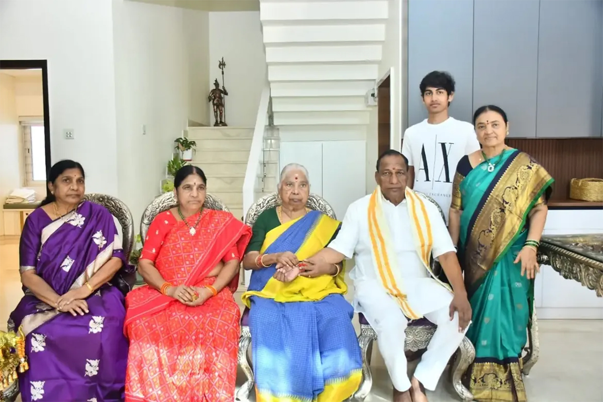 Raksha Bandhan Special: Celebrities Tied Rakhi Photos6