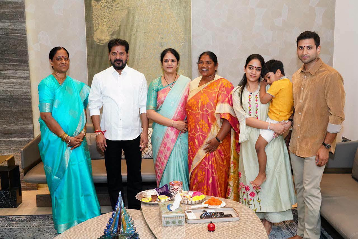 Raksha Bandhan Special: Celebrities Tied Rakhi Photos7