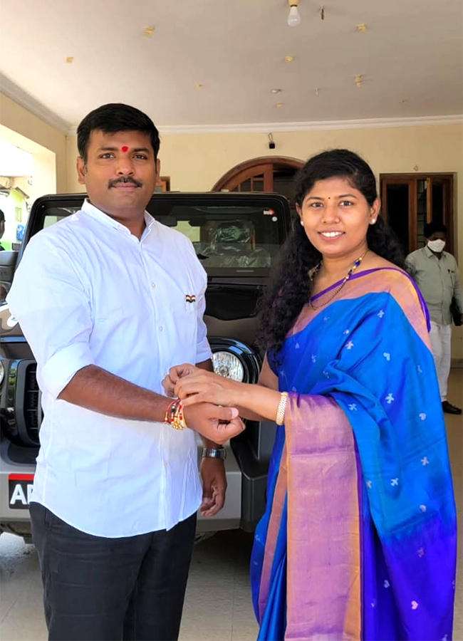 Raksha Bandhan Special: Celebrities Tied Rakhi Photos9