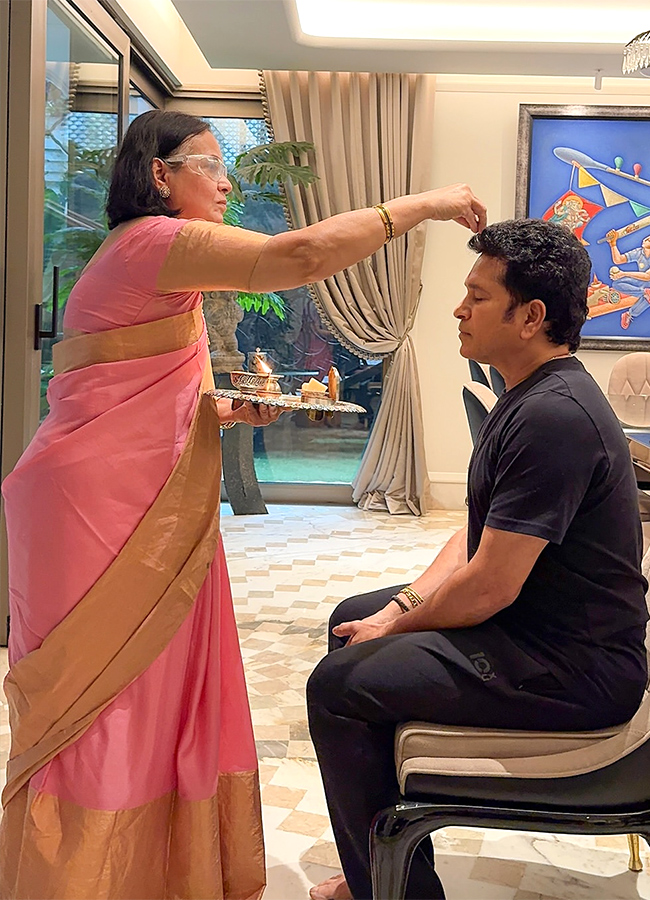 Raksha Bandhan Special: Celebrities Tied Rakhi Photos24