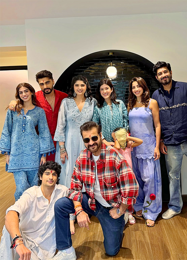 Raksha Bandhan Special: Celebrities Tied Rakhi Photos25