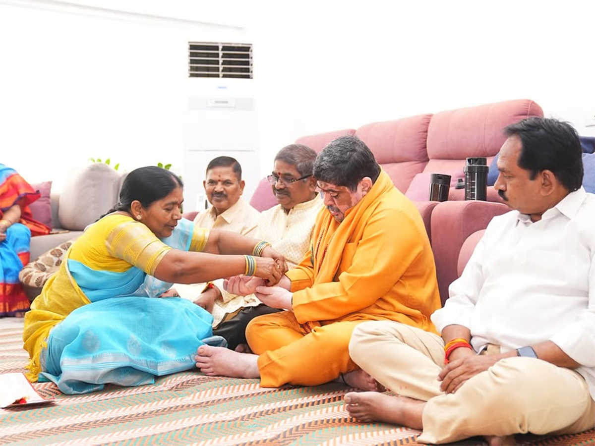 Raksha Bandhan Special: Celebrities Tied Rakhi Photos12
