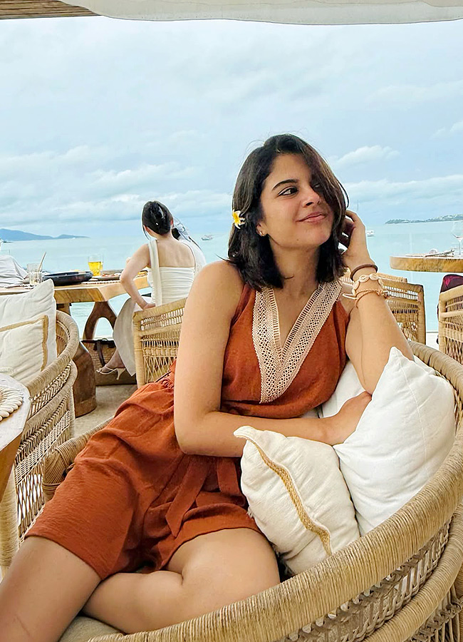 DC Beauty Sanjana Glamorous Pics Photos10