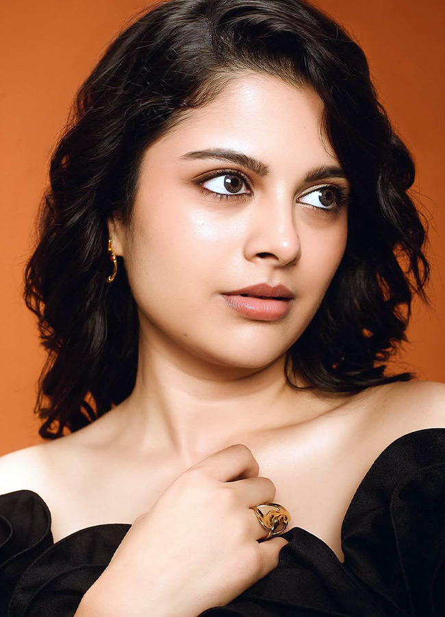 DC Beauty Sanjana Glamorous Pics Photos15
