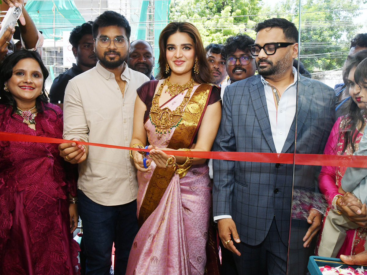 Actress Nidhhi Agerwal at Nellore Viral Photos10