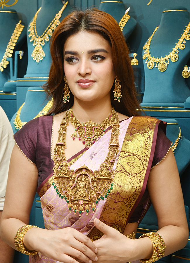 Actress Nidhhi Agerwal at Nellore Viral Photos14