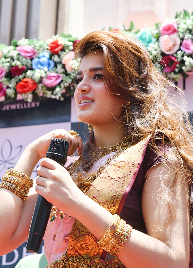 Actress Nidhhi Agerwal at Nellore Viral Photos17