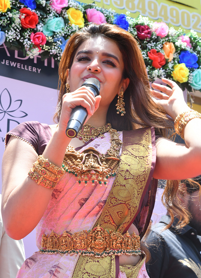 Actress Nidhhi Agerwal at Nellore Viral Photos21