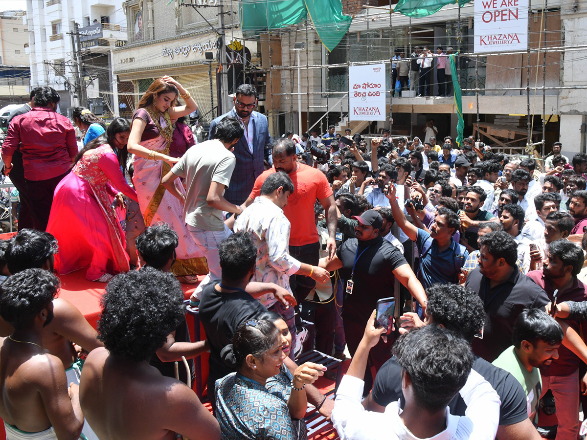 Actress Nidhhi Agerwal at Nellore Viral Photos7