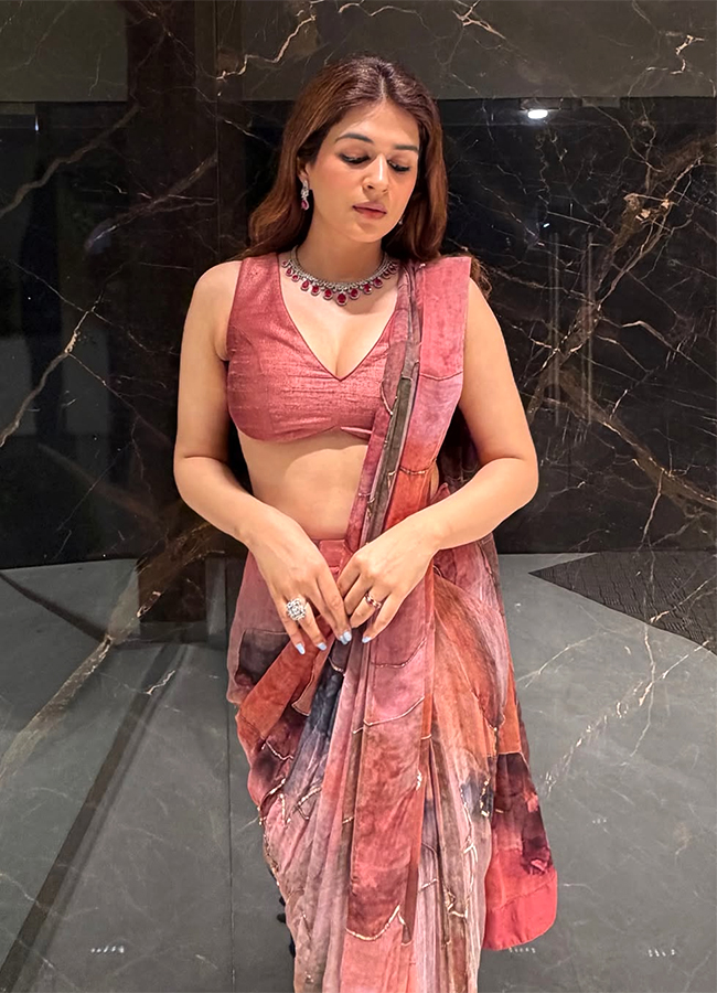 Tollywood Actress Shraddha Das Viral Photos3