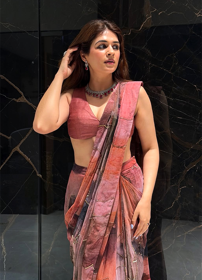 Tollywood Actress Shraddha Das Viral Photos4