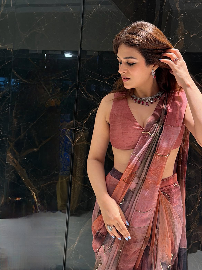 Tollywood Actress Shraddha Das Viral Photos5