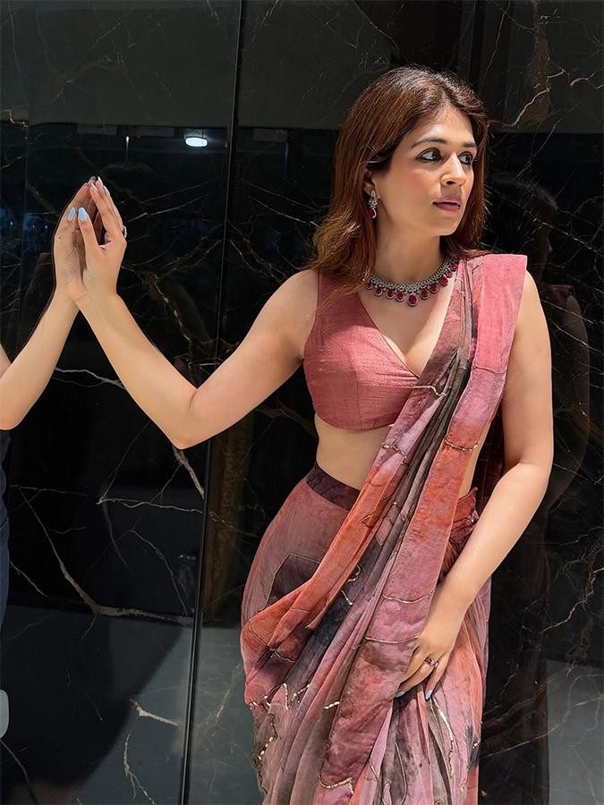 Tollywood Actress Shraddha Das Viral Photos6