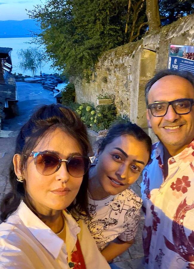 Namrata Shirodkar Enjoys a Holiday Trip with Friends and Daughter Photos15