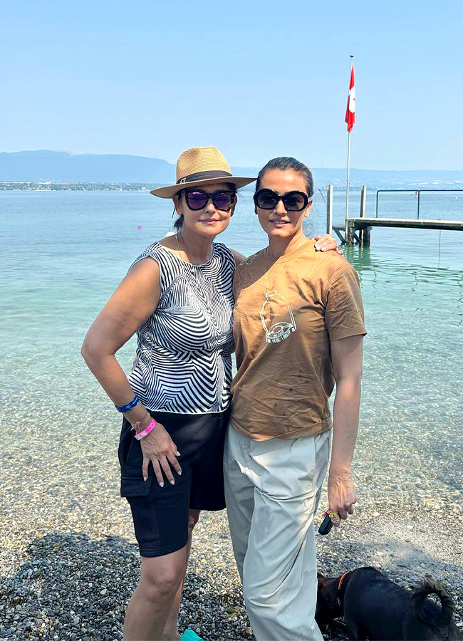 Namrata Shirodkar Enjoys a Holiday Trip with Friends and Daughter Photos2