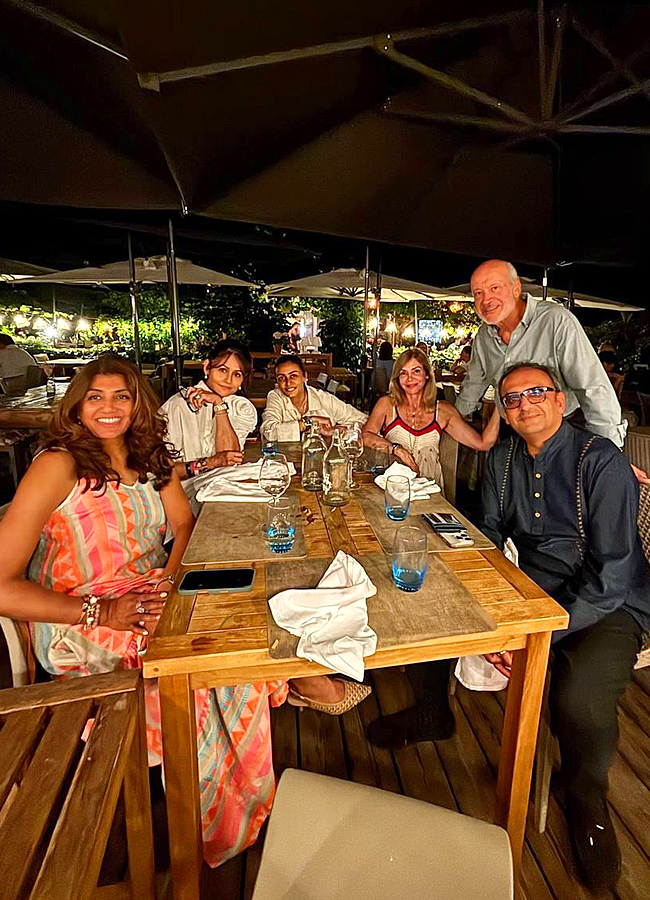 Namrata Shirodkar Enjoys a Holiday Trip with Friends and Daughter Photos5