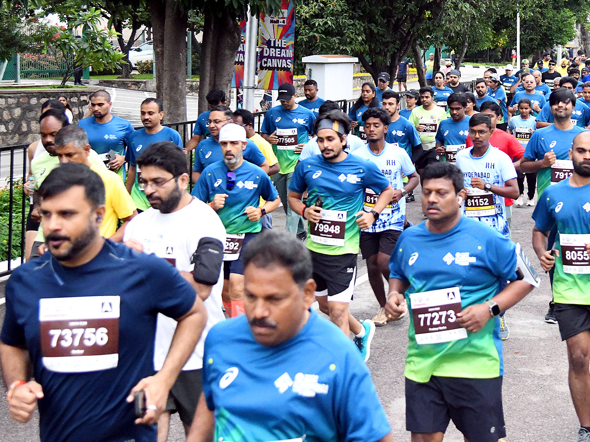 Hyderabad Hosts an Enthusiastic 10K Run Photos9
