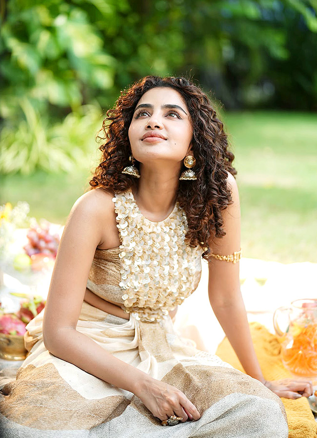 Anupama Parameswaran Stuns in a Unique Outfit Photos5