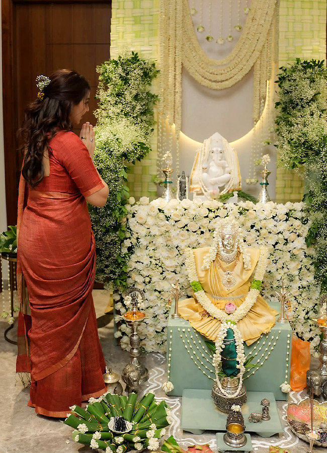 Actress Celebrates Varalakshmi Vratam at Home in Grand Style Photos13
