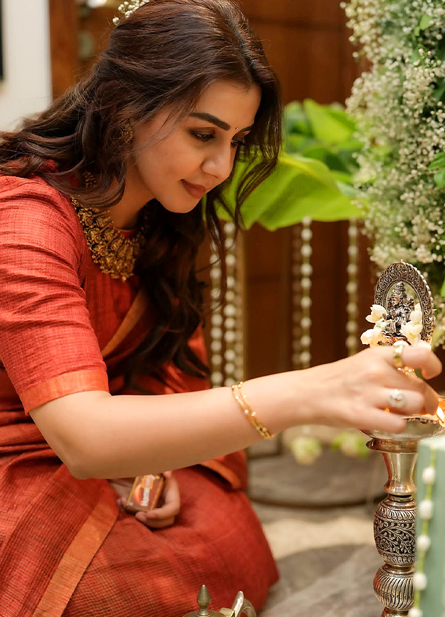 Actress Celebrates Varalakshmi Vratam at Home in Grand Style Photos9