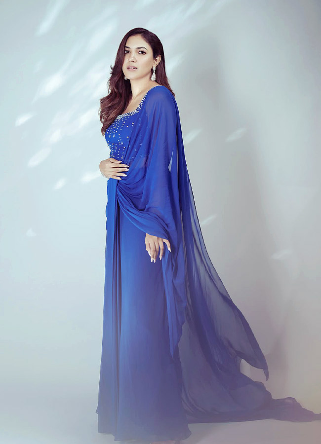 Ritu Varma Looks Stunning in a Traditional Saree Photos3