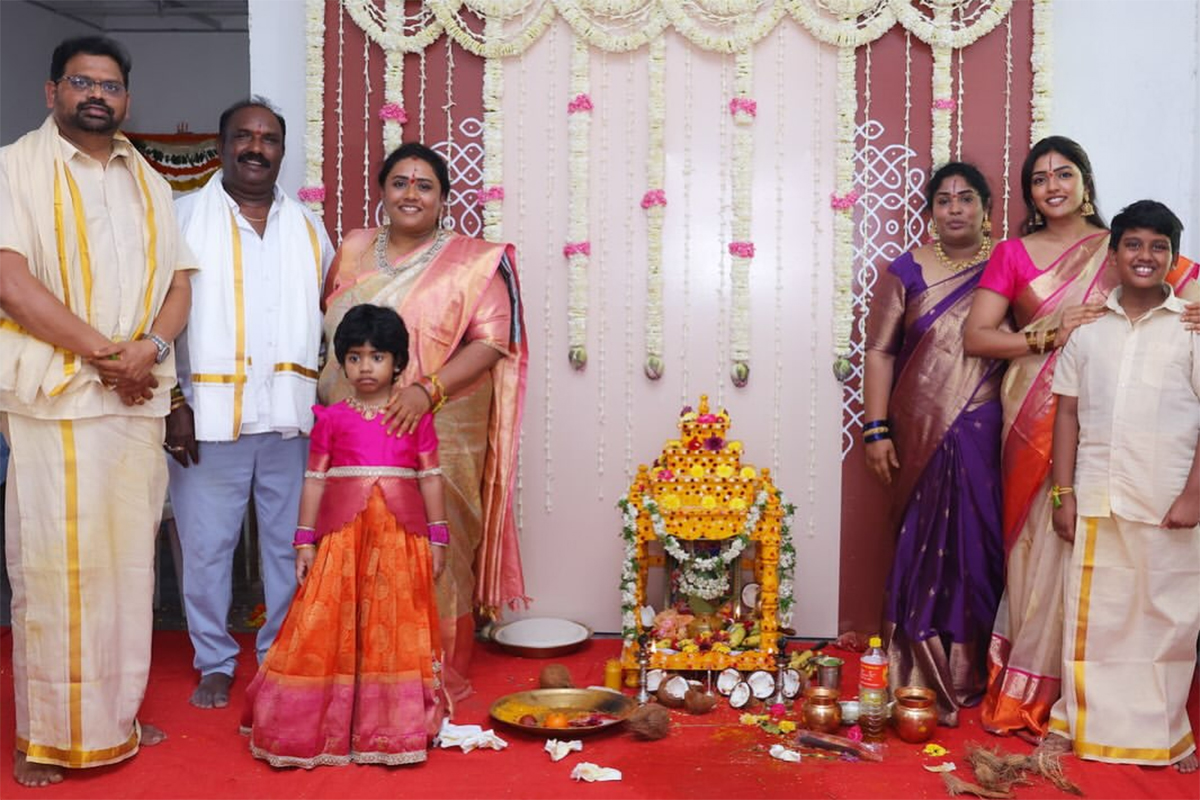 Actress Eesha Rebba New House warming Ceremony Photos Goes Viral10