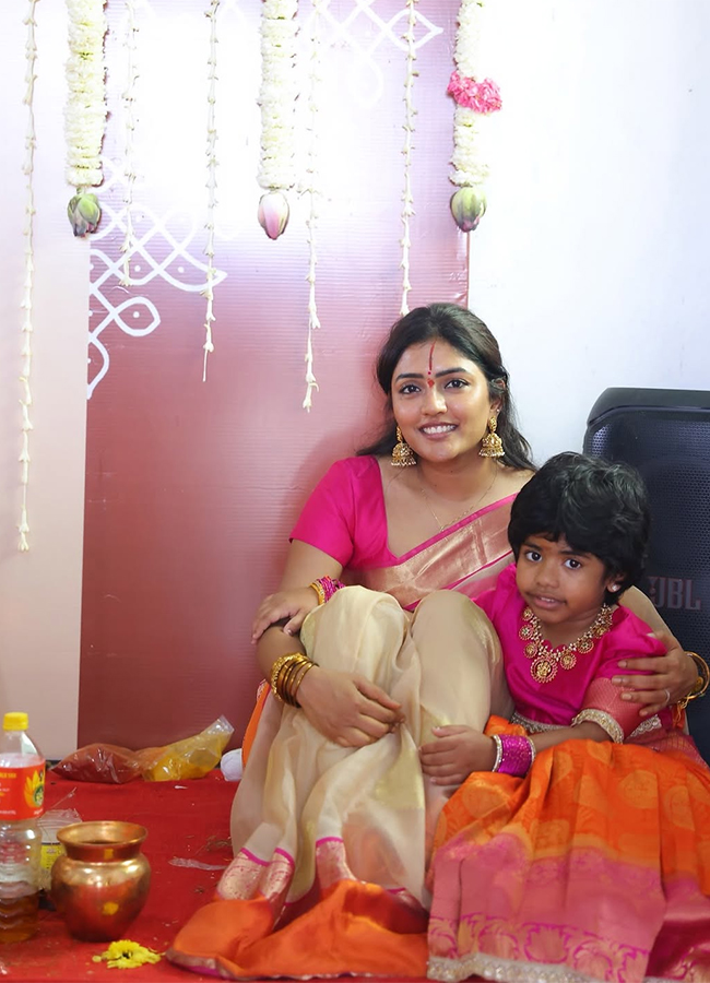 Actress Eesha Rebba New House warming Ceremony Photos Goes Viral12