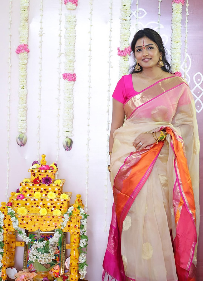 Actress Eesha Rebba New House warming Ceremony Photos Goes Viral2