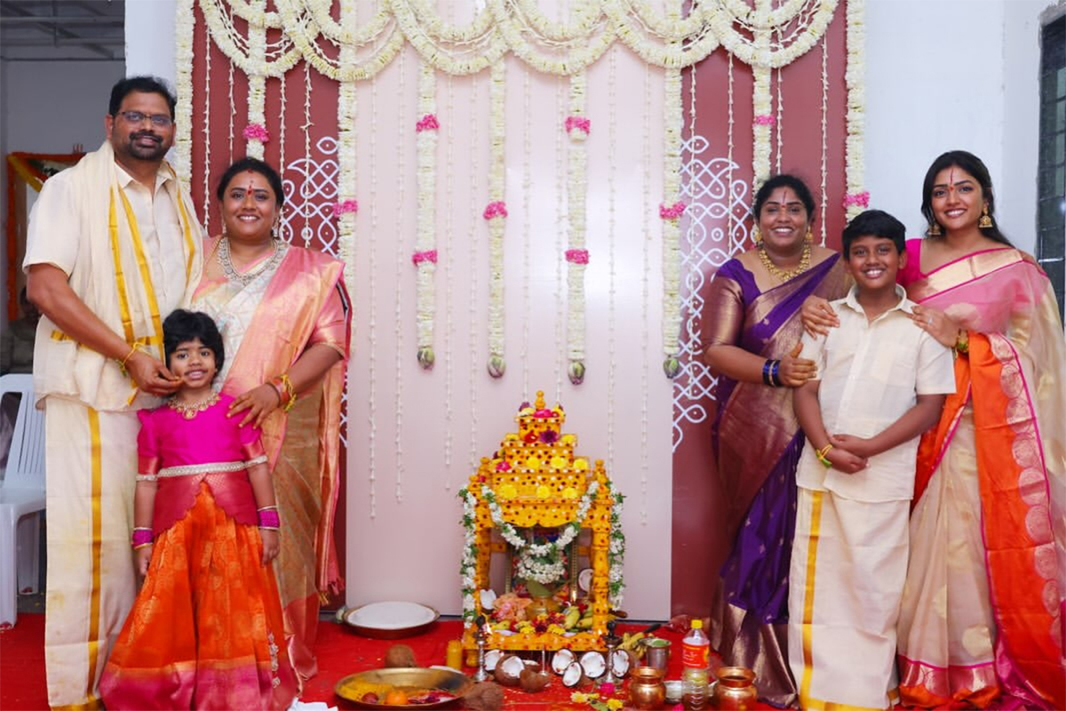 Actress Eesha Rebba New House warming Ceremony Photos Goes Viral7