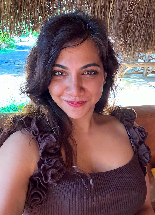 Premam Heroine Enjoys Nature Getaway with Her Sister Photos3