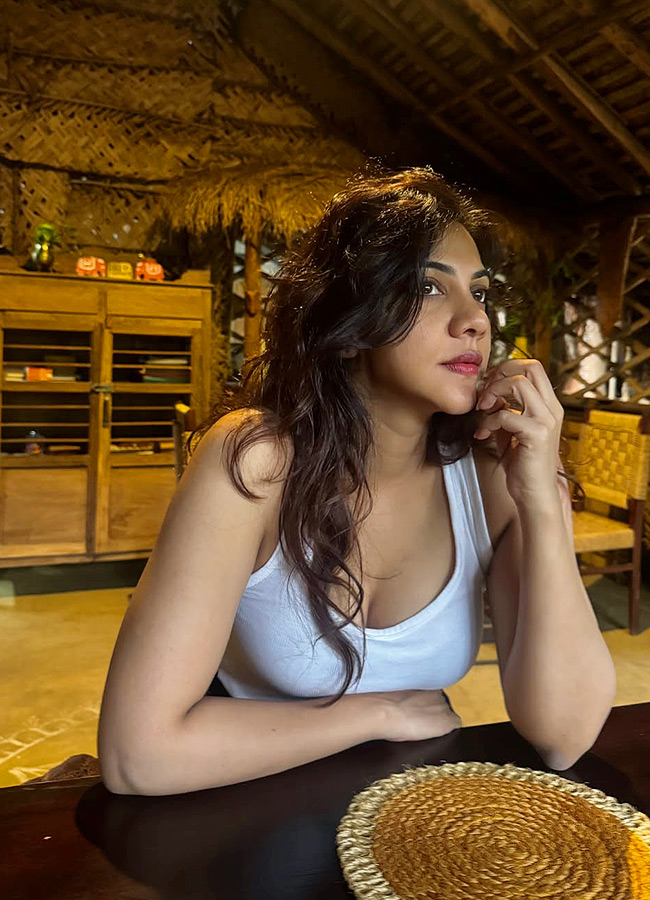 Premam Heroine Enjoys Nature Getaway with Her Sister Photos7
