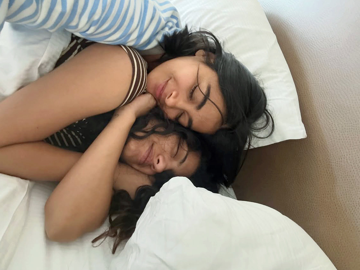 Buttabomma Pooja Hegde Chills on Her USA Trip Stunning Photos10