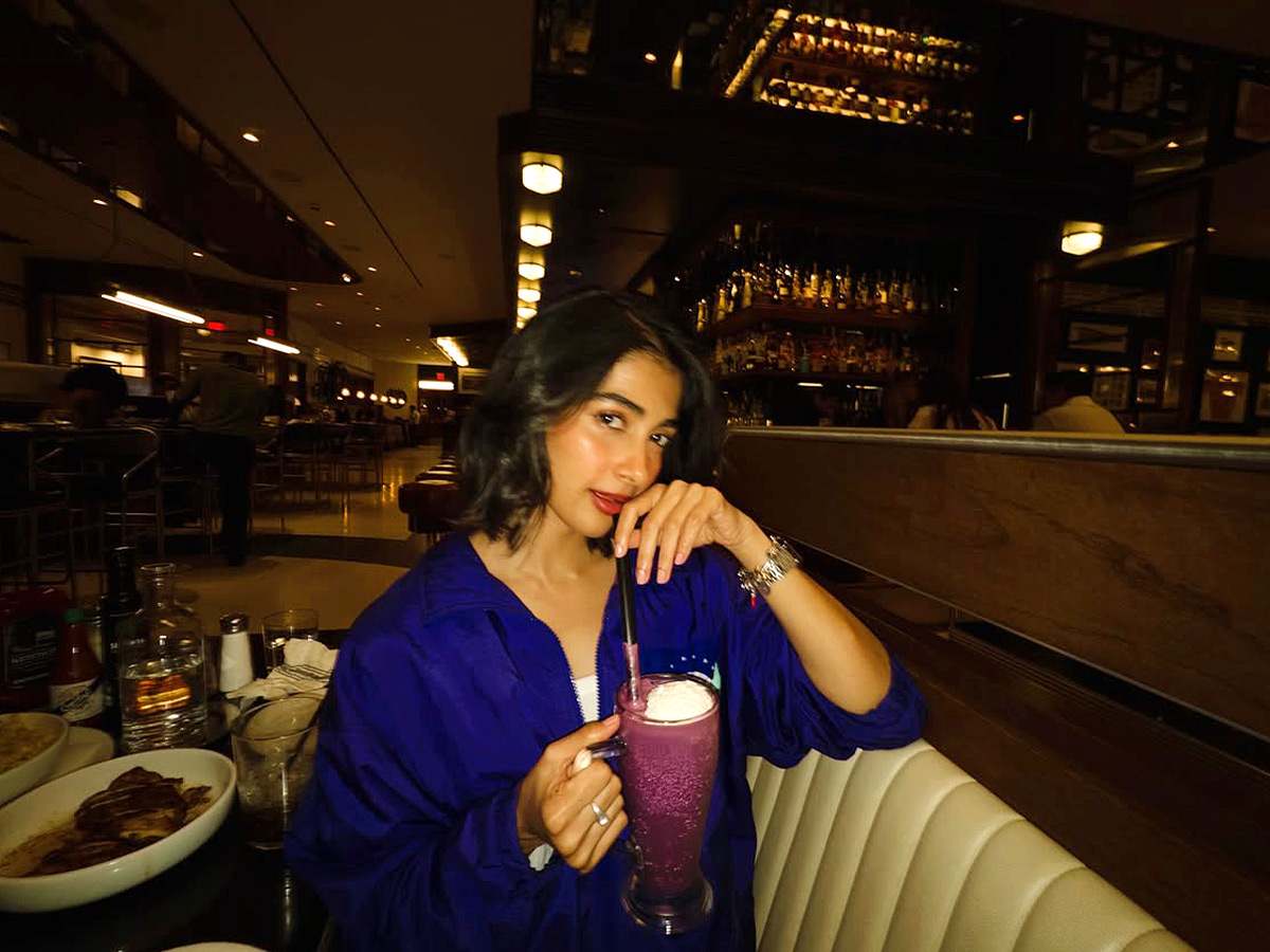 Buttabomma Pooja Hegde Chills on Her USA Trip Stunning Photos11