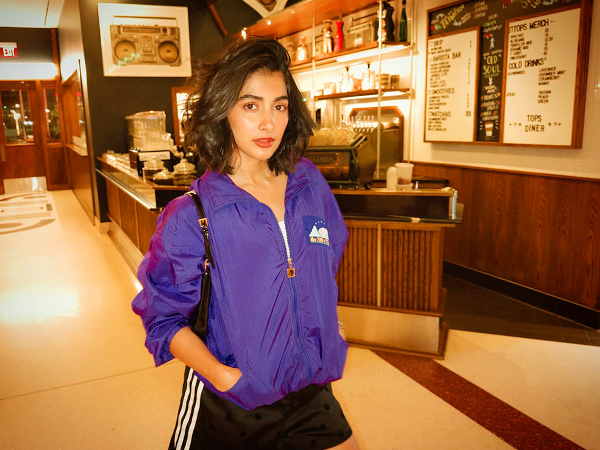 Buttabomma Pooja Hegde Chills on Her USA Trip Stunning Photos13