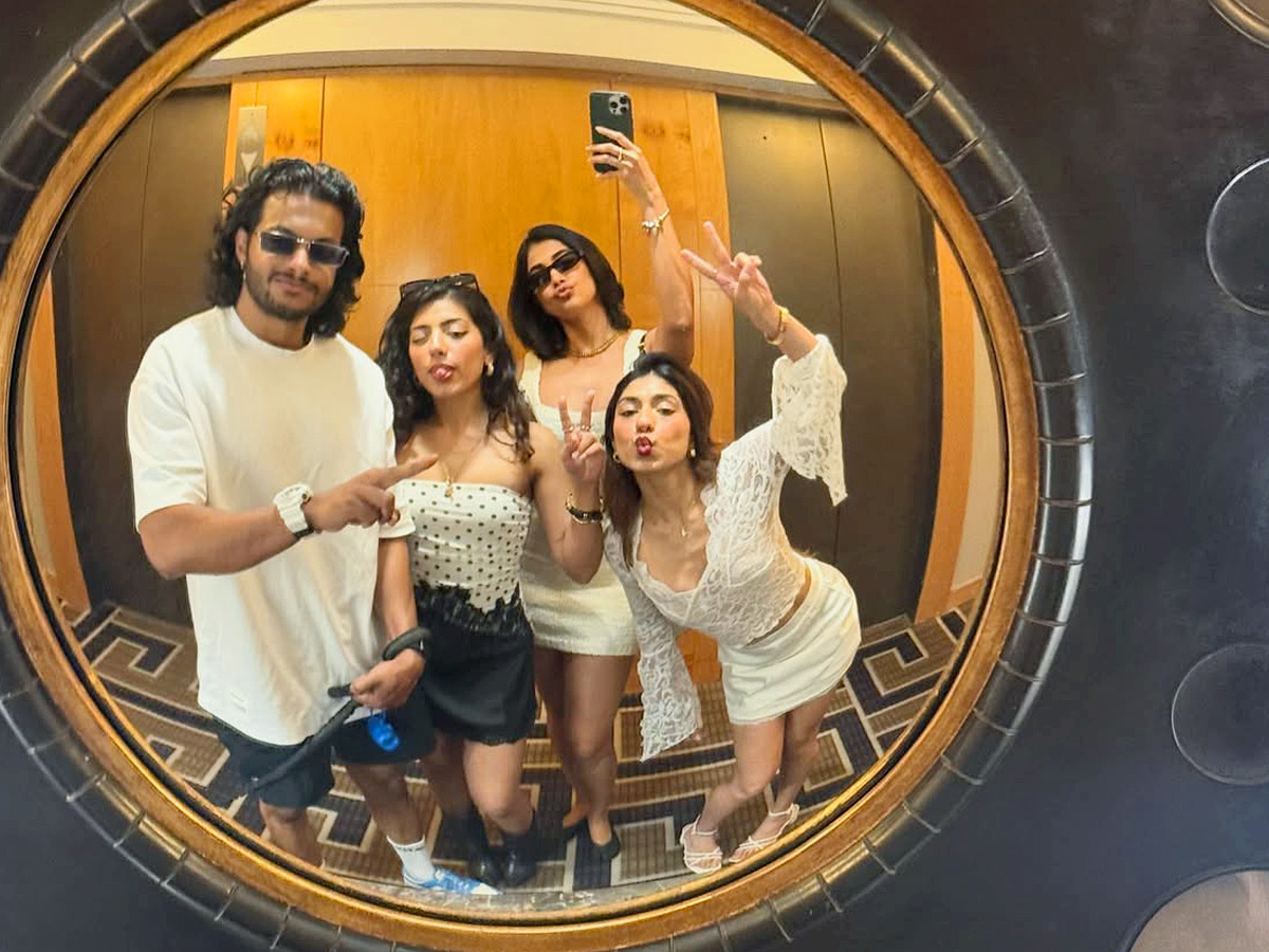 Buttabomma Pooja Hegde Chills on Her USA Trip Stunning Photos3