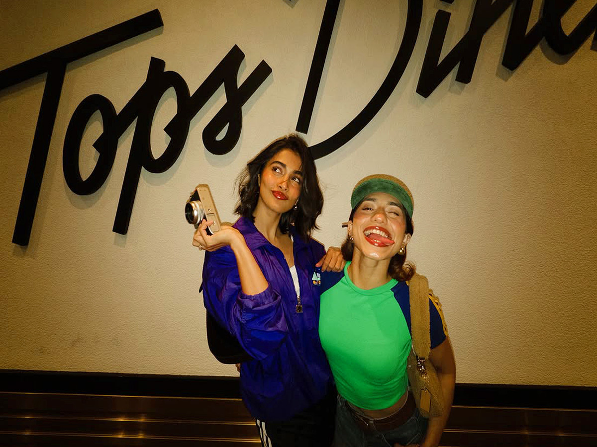 Buttabomma Pooja Hegde Chills on Her USA Trip Stunning Photos7
