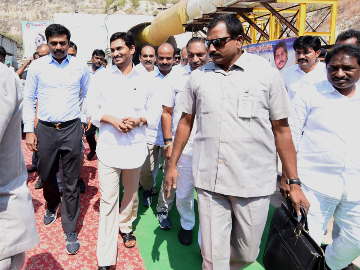 YS Jagan launches Veligonda tunnels in Prakasam district3
