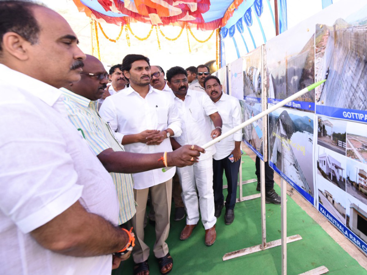 YS Jagan launches Veligonda tunnels in Prakasam district5